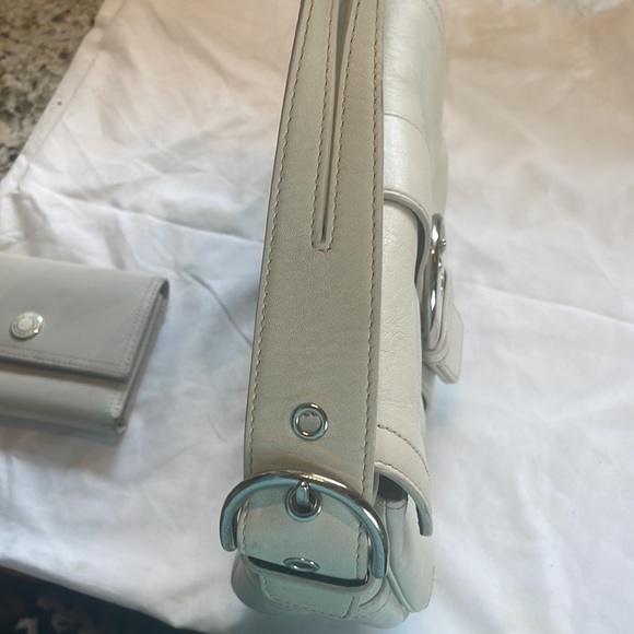 Coach purse - Picture 4 of 8